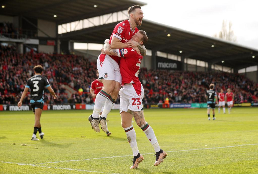 Jack Marriott comemora com James McClean após o gol