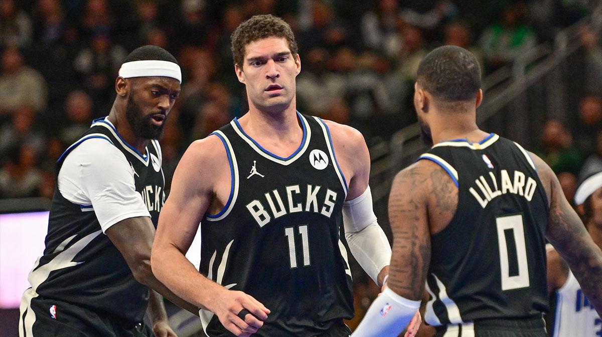 Brook Lopez reage durante o quarto período contra o Orlando Magic