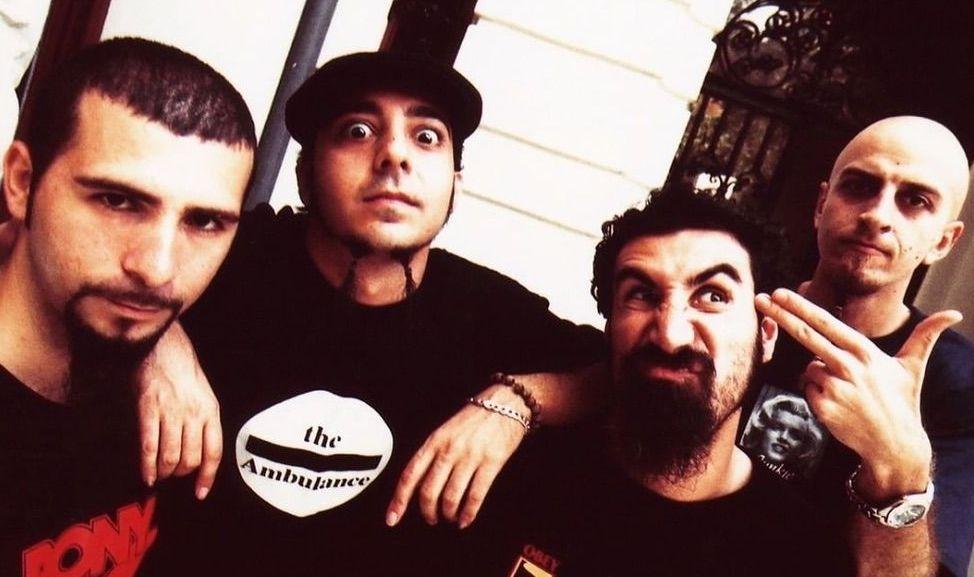 Banda System of a Down no material de divulgação do álbum 'Toxicity'