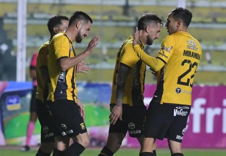 The Strongest conquista vitória expressiva e reduz vantagem do Bolívar