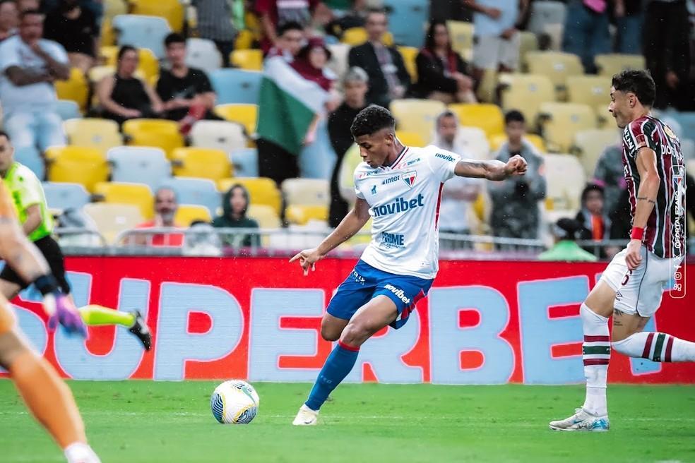 Hércules em campo pelo Fortaleza contra o Fluminense