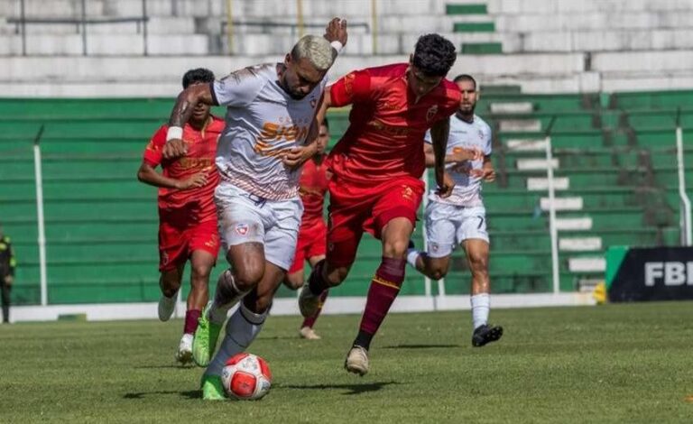 Royal Parí: Uma Goleada e um Abandono Conturbado no Futebol Boliviano