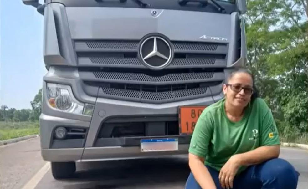 A motorista de caminhão Andreia Maria de Souza caiu no rio após ponte desabar.