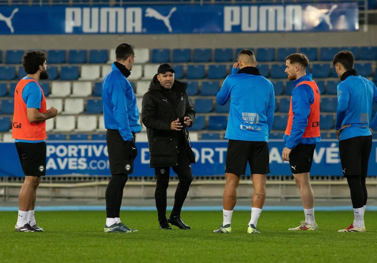 Coudet dá instruções durante o treinamento.