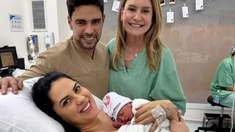 Graciele Lacerda e Zezé Di Camargo mostram o rostinho da filha Clara, nascida no Natal