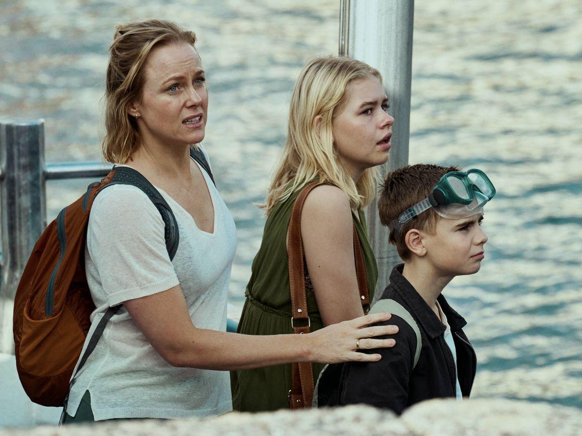 Elenco da minissérie com Ingrid Bolsø Berdal e Bernard Storm Lager.