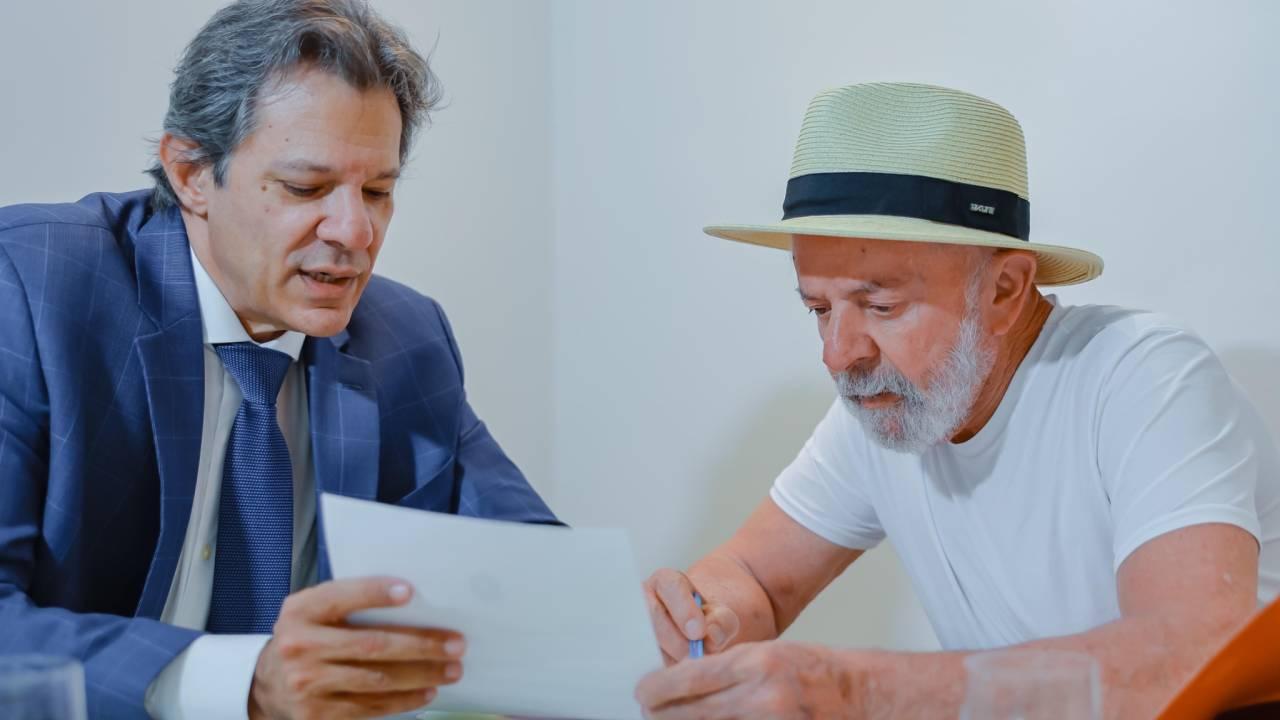 Fernando Haddad e Luiz Inácio Lula da Silva durante reunião