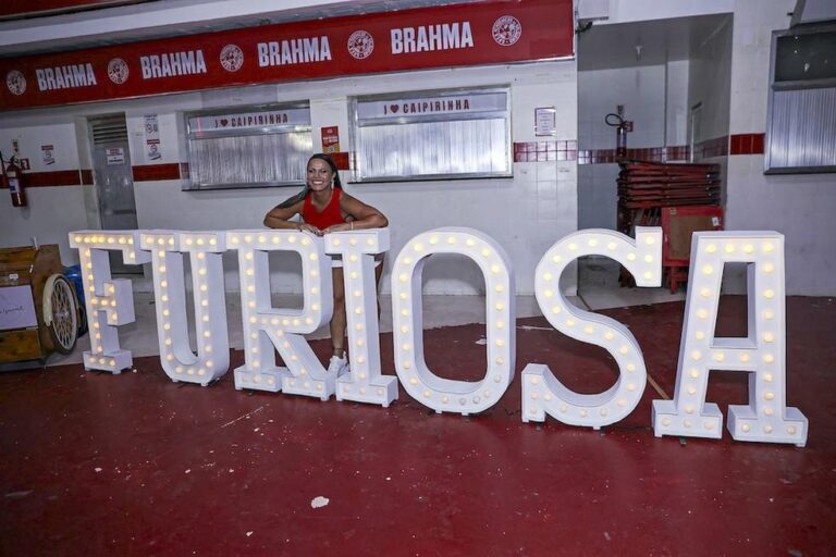 Viviane Araújo e o Salgueiro: Momentos de Emoção e Alegria no Samba