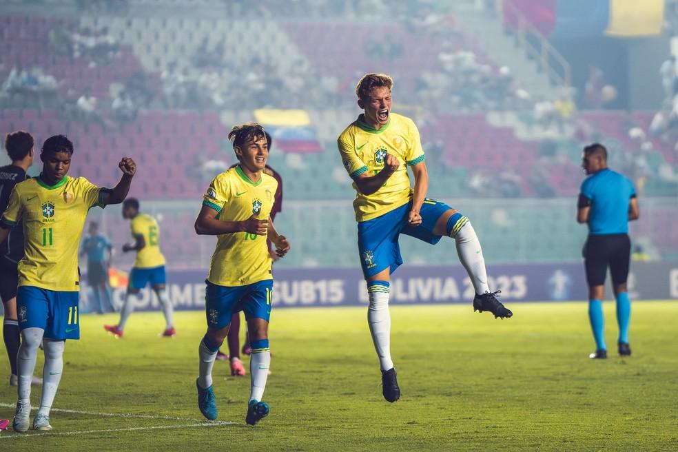 Dell comemora gol pela seleção brasileira contra a Venezuela