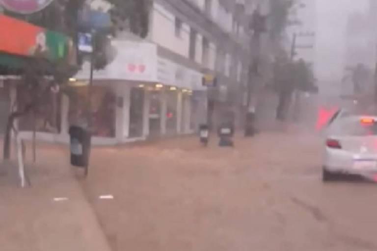 Rua inundada em Balneário Camboriú