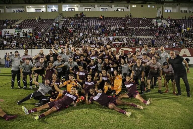 Emoção em Alta: Jogadores da Ferroviária Celebram Classificação para as Oitavas da Copinha