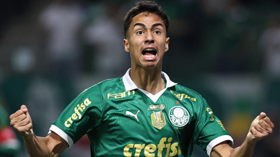 Vitor Reis tem contrato com o Palmeiras até dezembro de 2028.