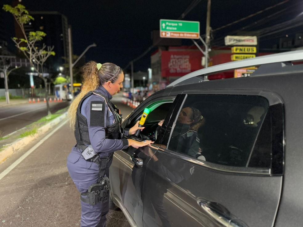 Detran registra mais de 90 casos de alcoolemia em Manaus durante Réveillon.