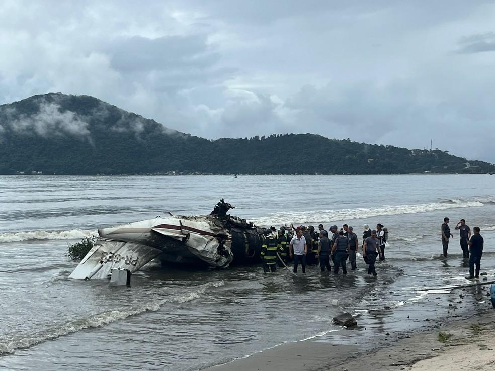 Avião que se acidentou em Ubatuba.