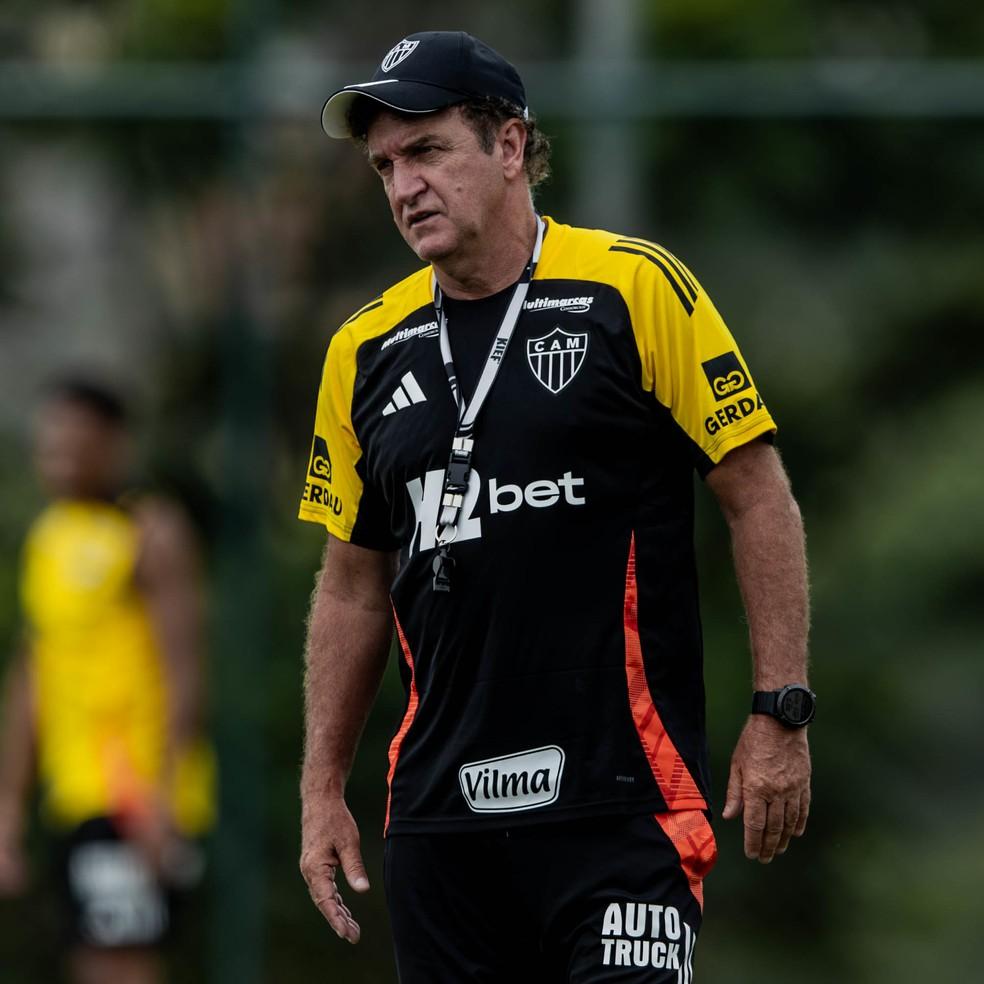 Cuca, técnico do Atlético-MG, durante treinamento na Cidade do Galo