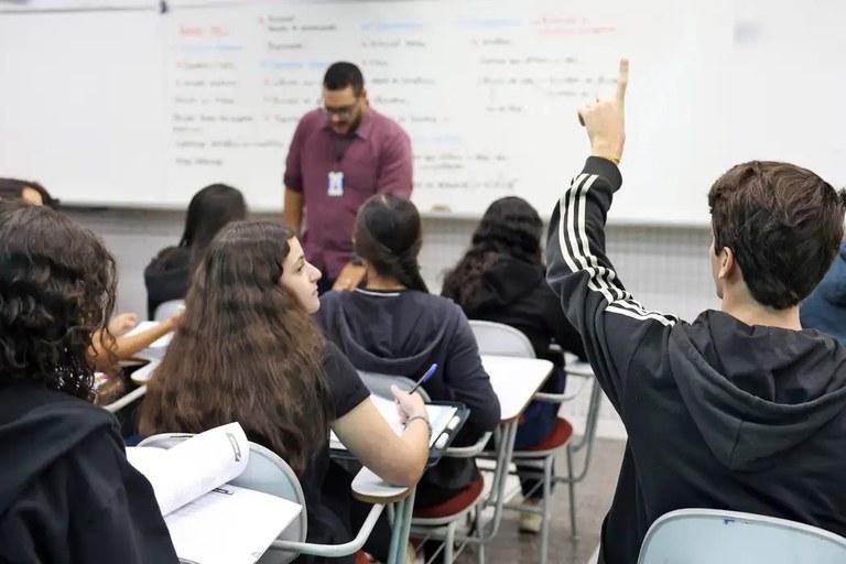 Programa Mais Professores para o Brasil vai beneficiar cerca de 50 milhões de docentes e estudantes.