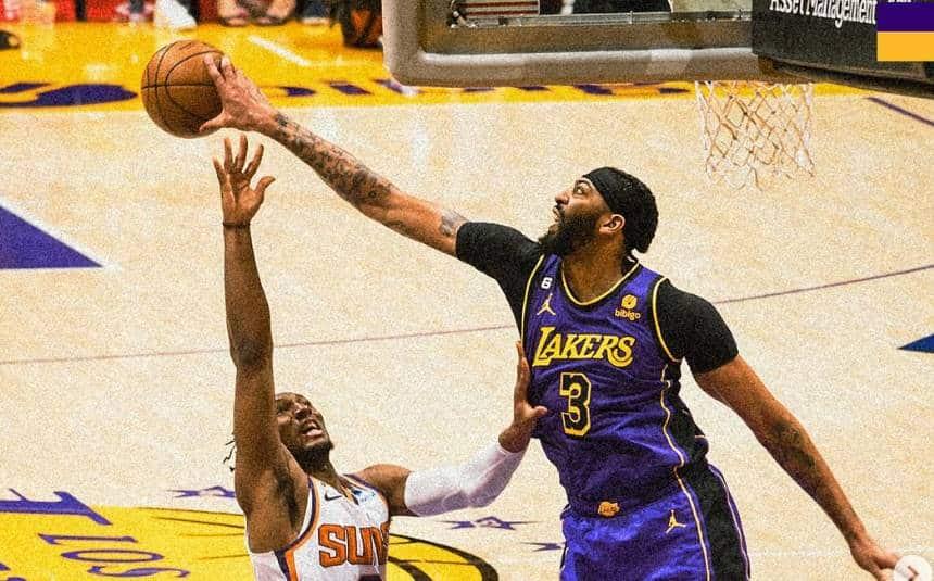 Anthony Davis dos Lakers durante uma partida