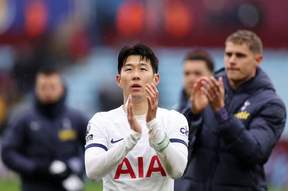 Son comemora vitória do Tottenham sobre o Aston Villa