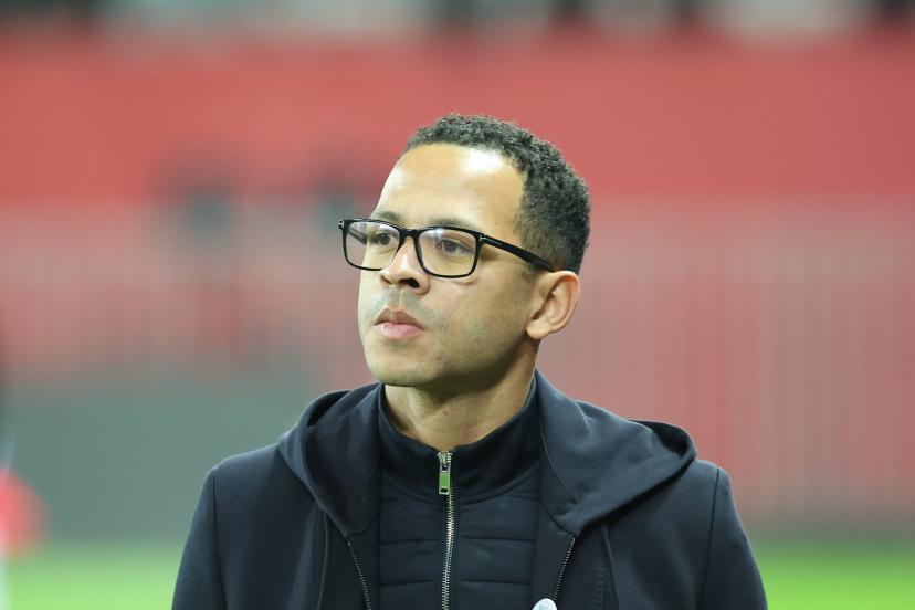 Liam Rosenior, o treinador do Strasbourg, em ação