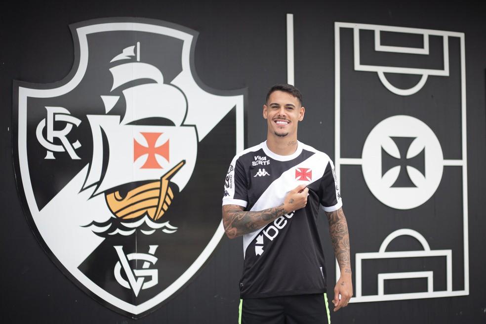 Vasco anuncia a contratação de Lucas Freitas