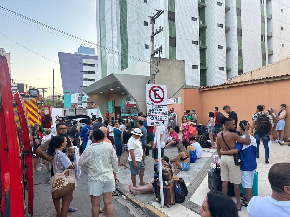 Incêndio atinge hotel no bairro da Pajuçara, em Maceió