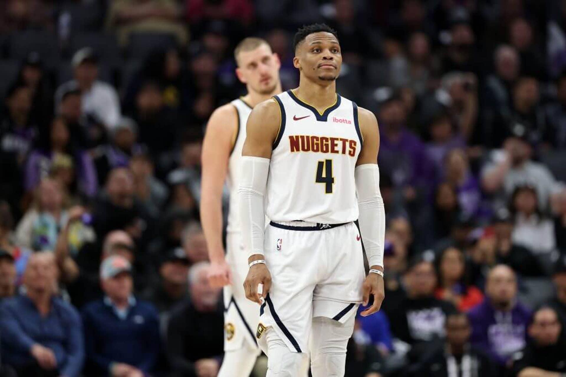 Russell Westbrook e Nikola Jokić dos Denver Nuggets em ação