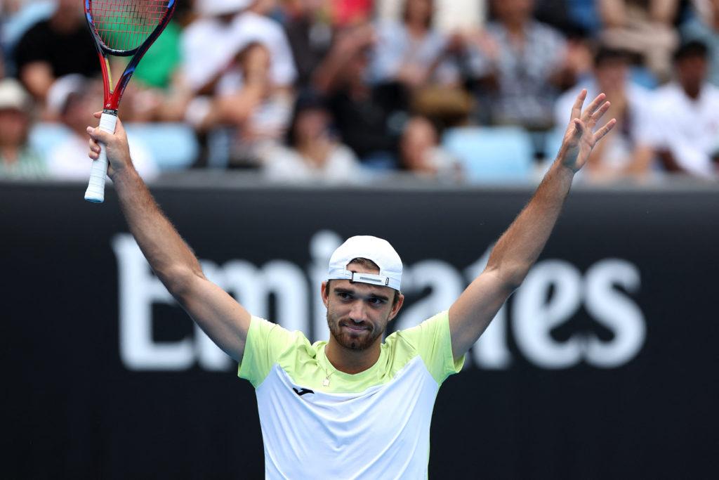 Tomas Machac celebra vitória contra Reilly Opelka na Australian Open