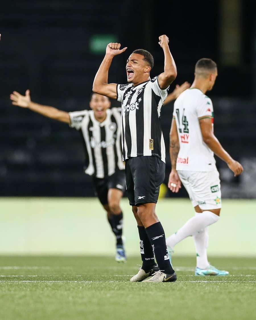 Kayke fez o segundo gol em Botafogo 2x0 Portuguesa-RJ