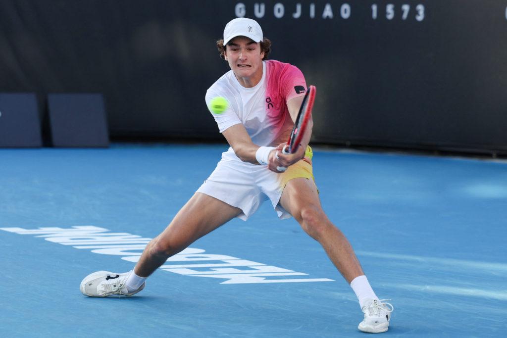 Joao Fonseca em ação no Australian Open