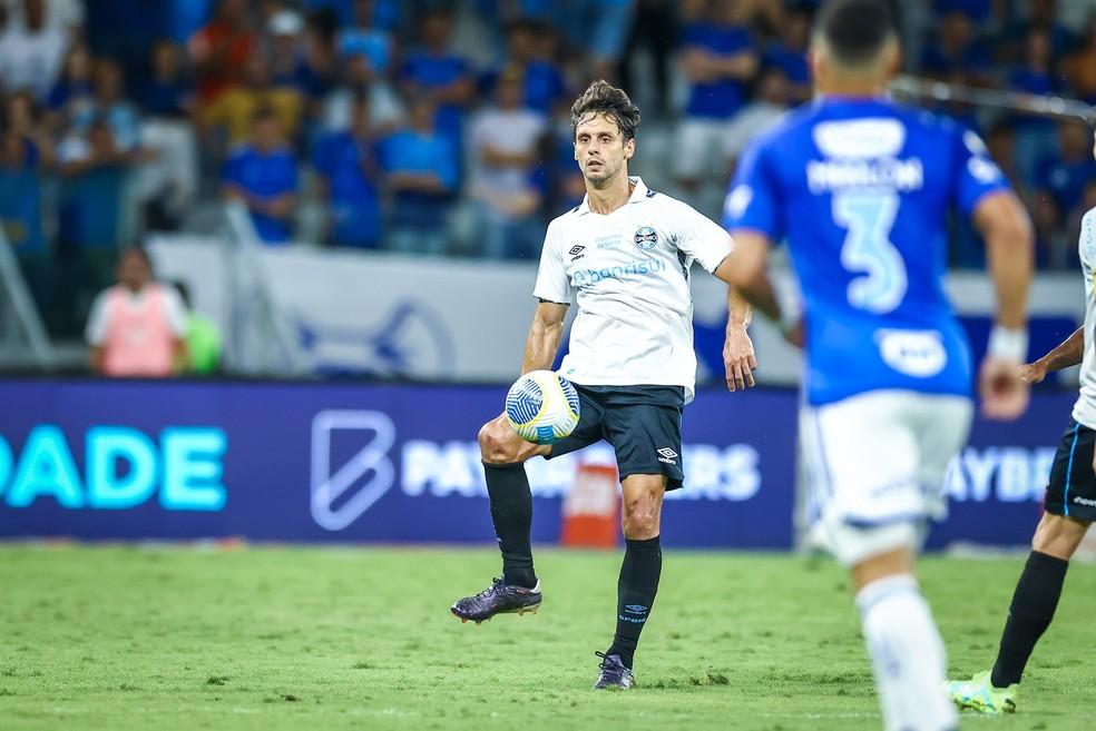 Rodrigo Caio foi titular do Grêmio contra o Cruzeiro