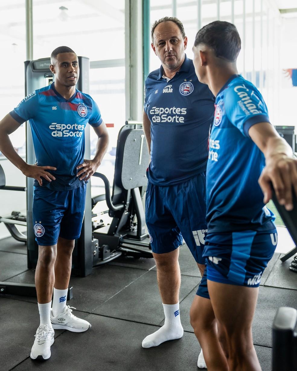 Rogério Ceni conversa com os reforços Erick e Erick Pulga