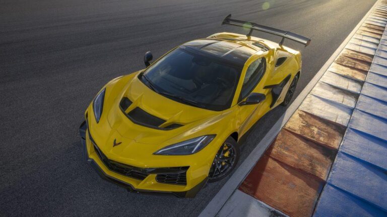 O Novo Chevrolet Corvette ZR1: Um Hipercarro Acessível que Impressiona