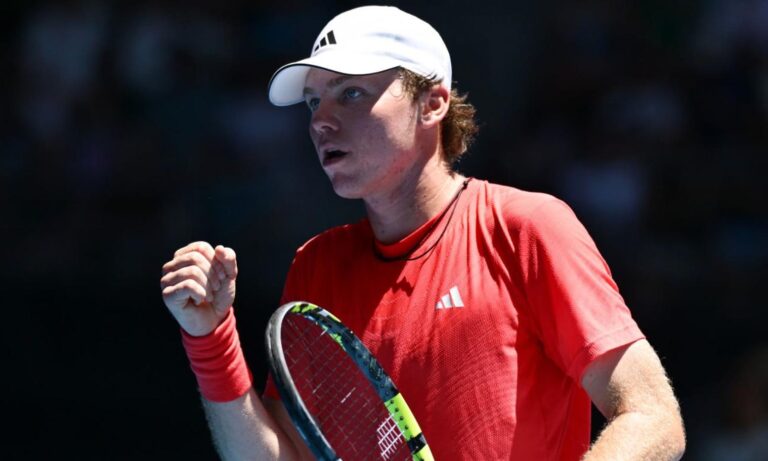 Alex Michelsen brilha e avança às oitavas do Australian Open 2025!