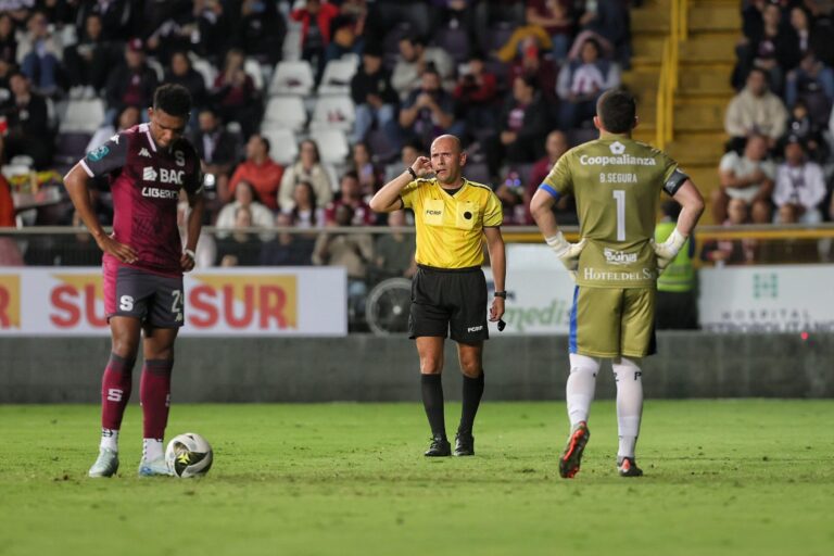 Empate Amargo: Saprissa e Pérez Zeledón ficam no 0 a 0 no Campeonato Nacional