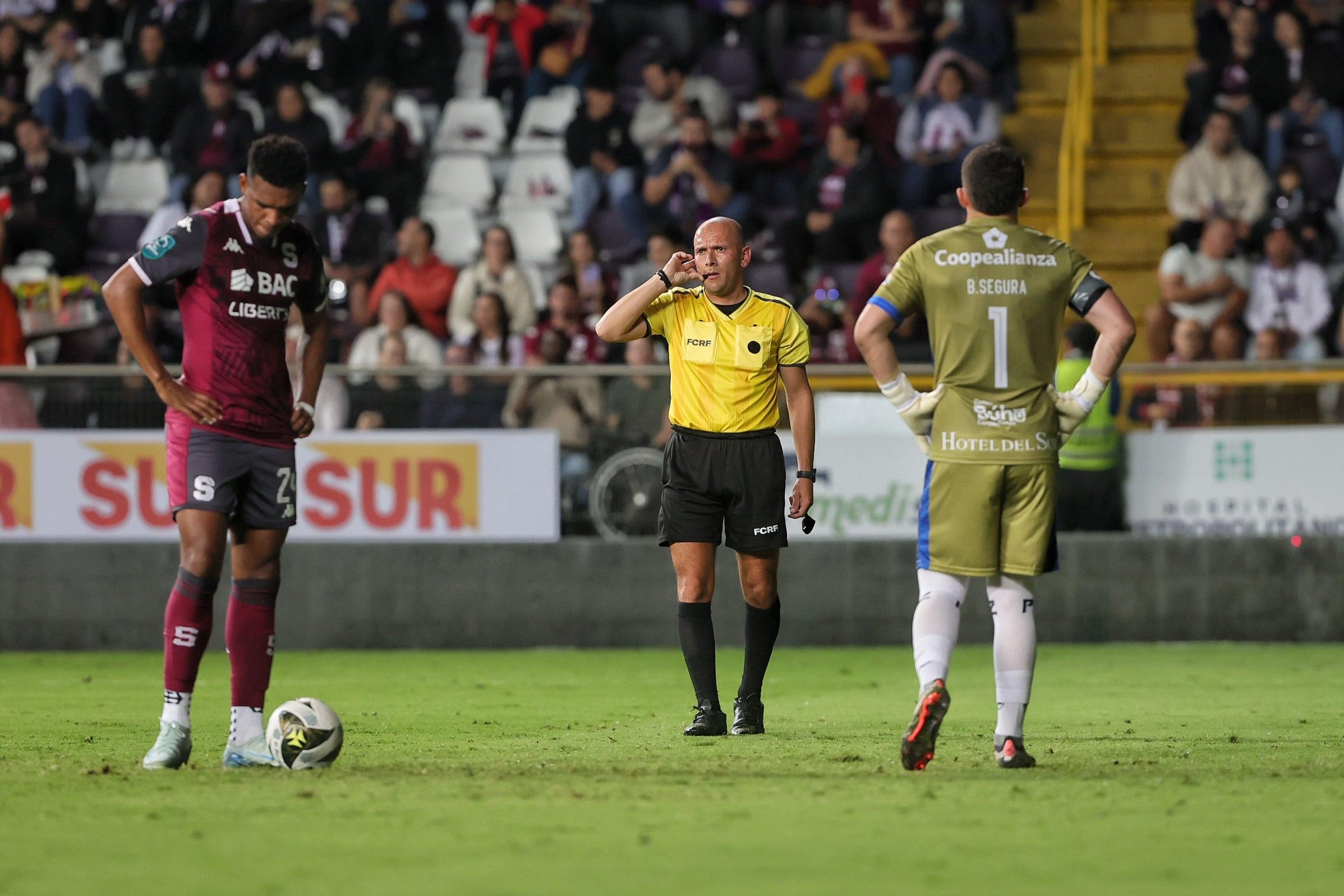 Jogo entre Deportivo Saprissa e Pérez Zeledón pelo torneio Clausura da Liga Promerica