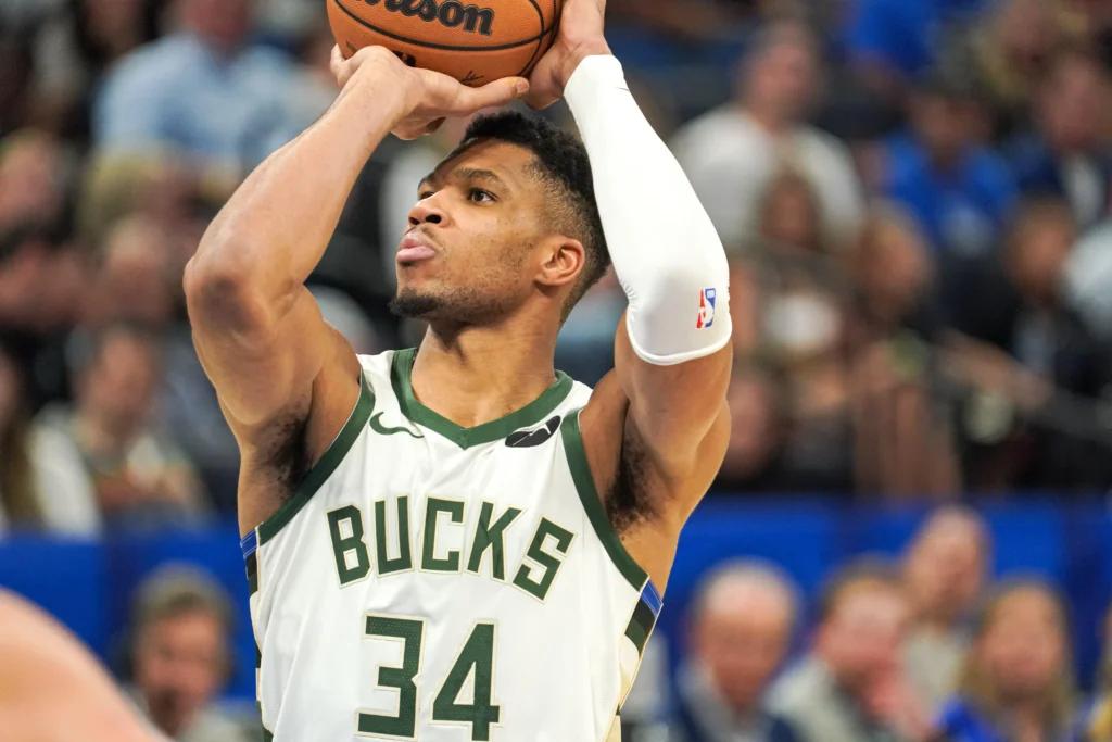 Giannis Antetokounmpo foi o grande destaque do Milwaukee Bucks na final da Emirates NBA Cup.