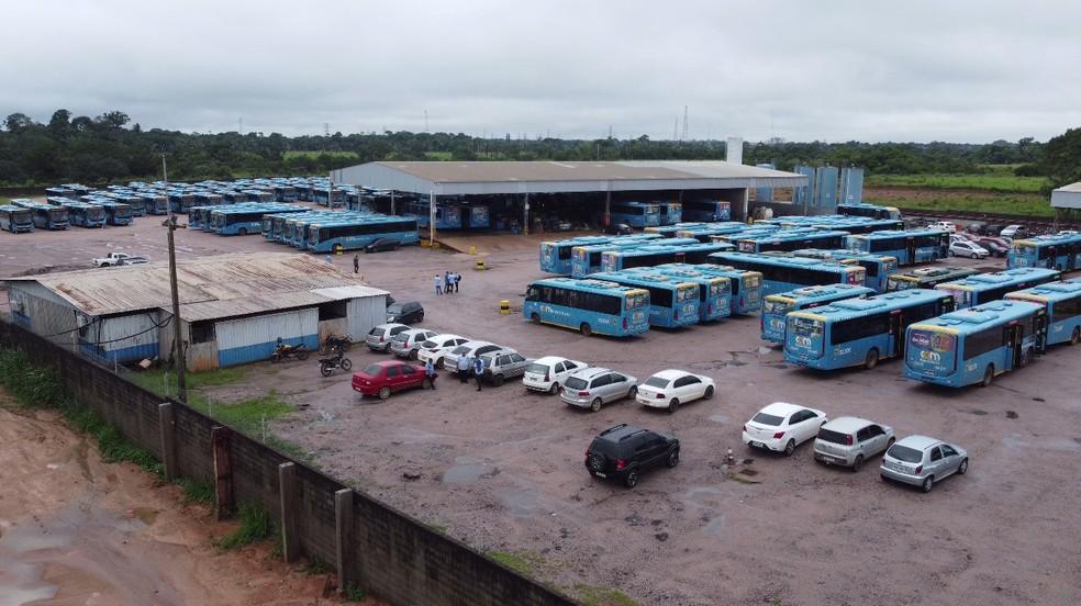 Frota de ônibus parada em Porto Velho