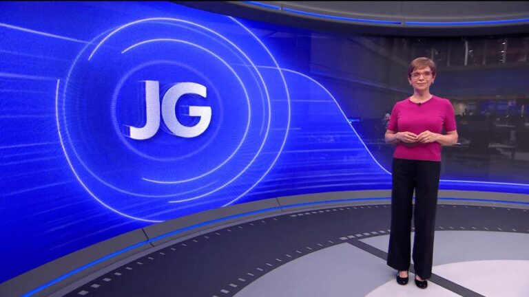 Renata Lo Prete dá alfinetada em Tadeu Schmidt ao vivo durante estreia do BBB 25