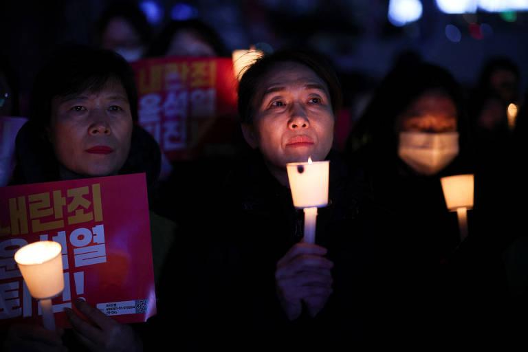 Protestos em frente à residência de Yoon Suk-yeol