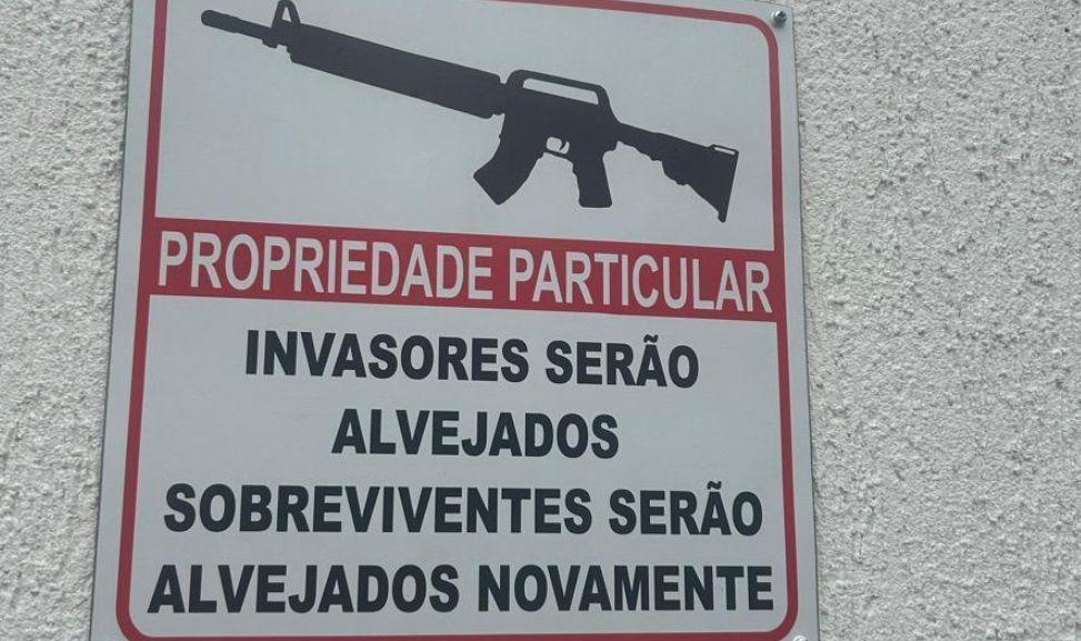 Placa na casa do chefe da quadrilha que vendeu anabolizantes no Rio