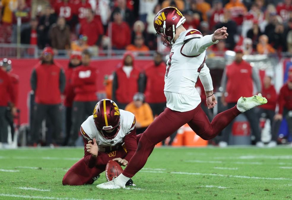 Zane Gonzalez marca no último segundo e classifica os Commanders