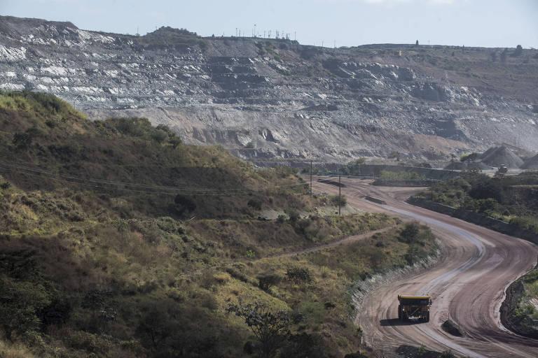 Caminhão em área de mineração