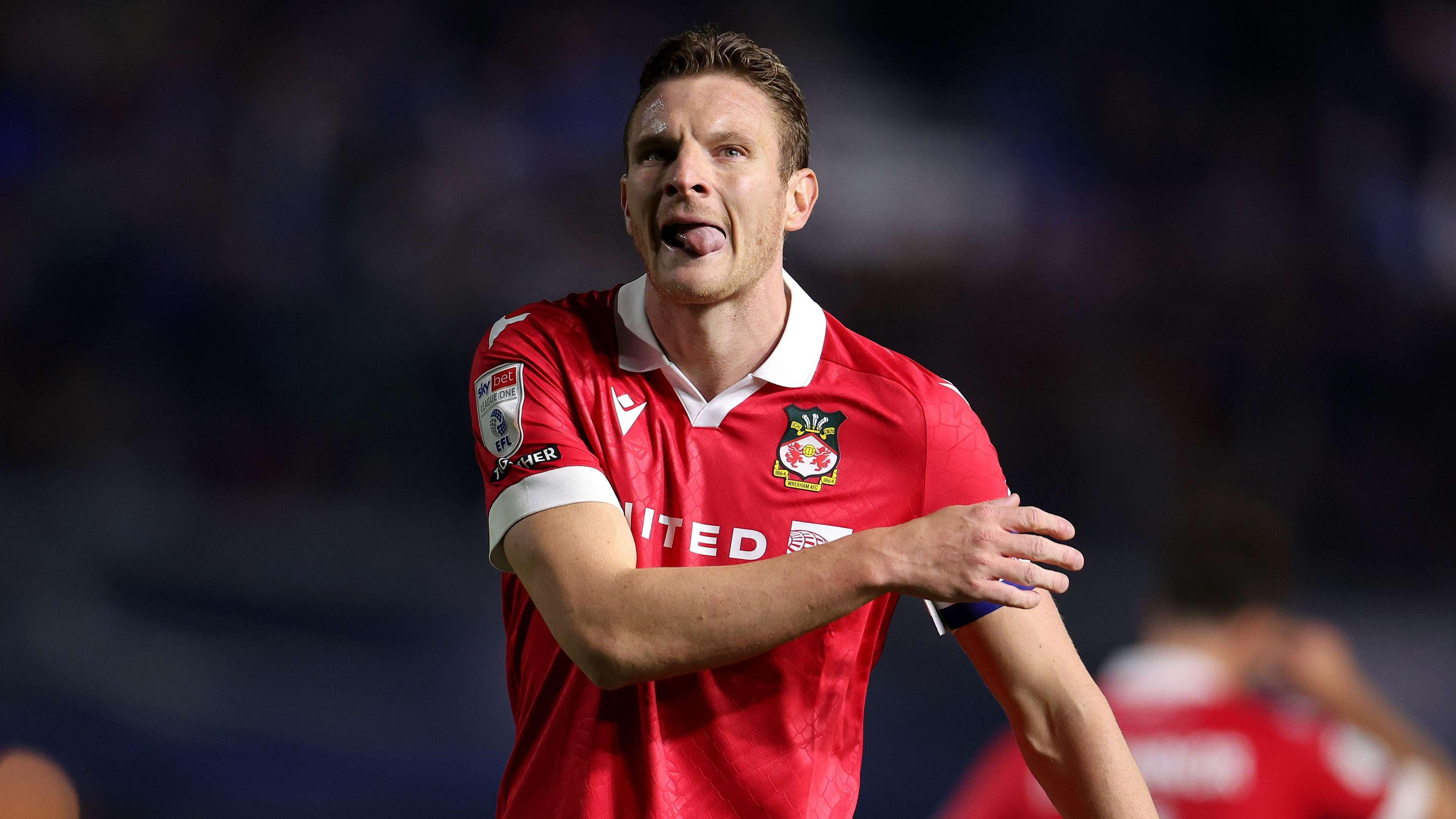 Wrexham e Birmingham City em campo durante a Sky Bet League One