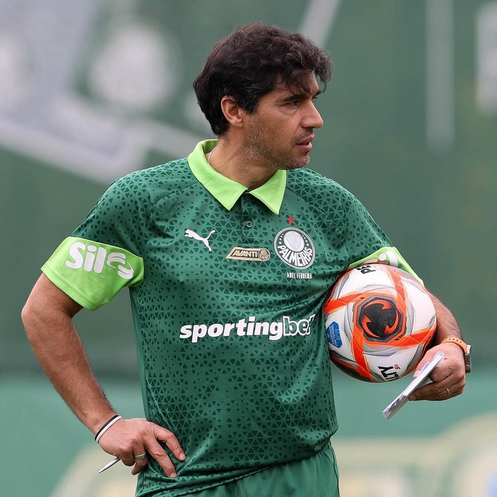 Abel Ferreira comanda treino do Palmeiras na Academia