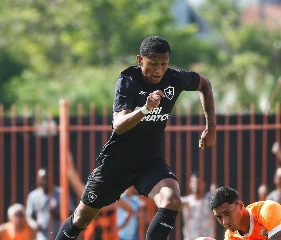Kauan Toledo em ação pelo Botafogo sub-20