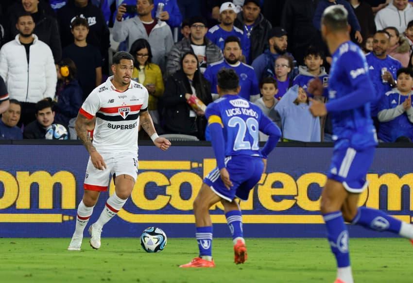 Luciano comemora gol do São Paulo contra o Cruzeiro