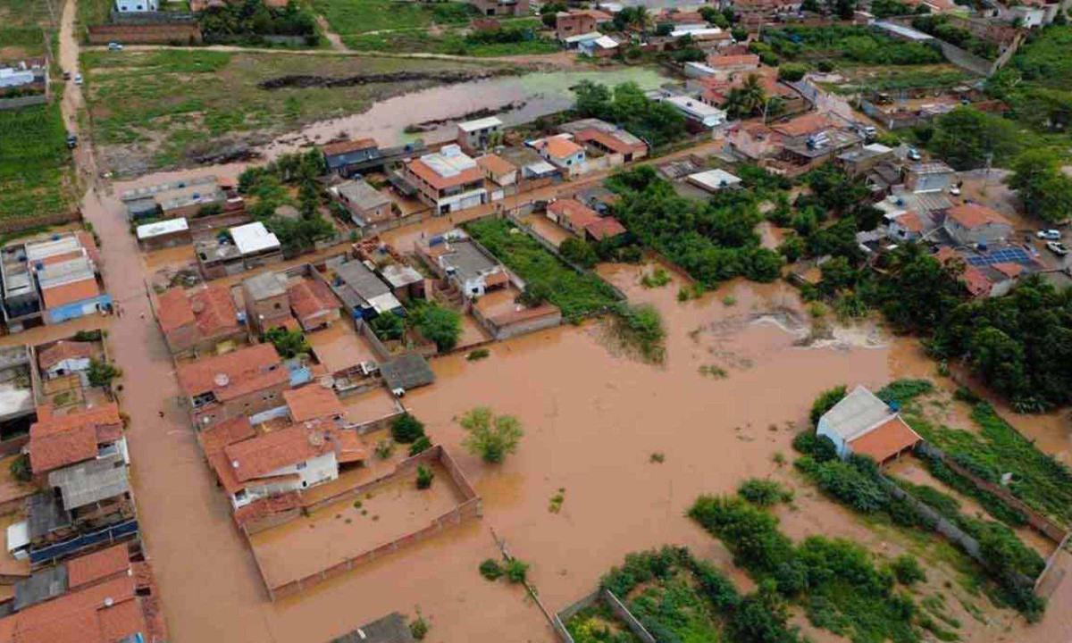 Vista aérea de Espinosa, inundada