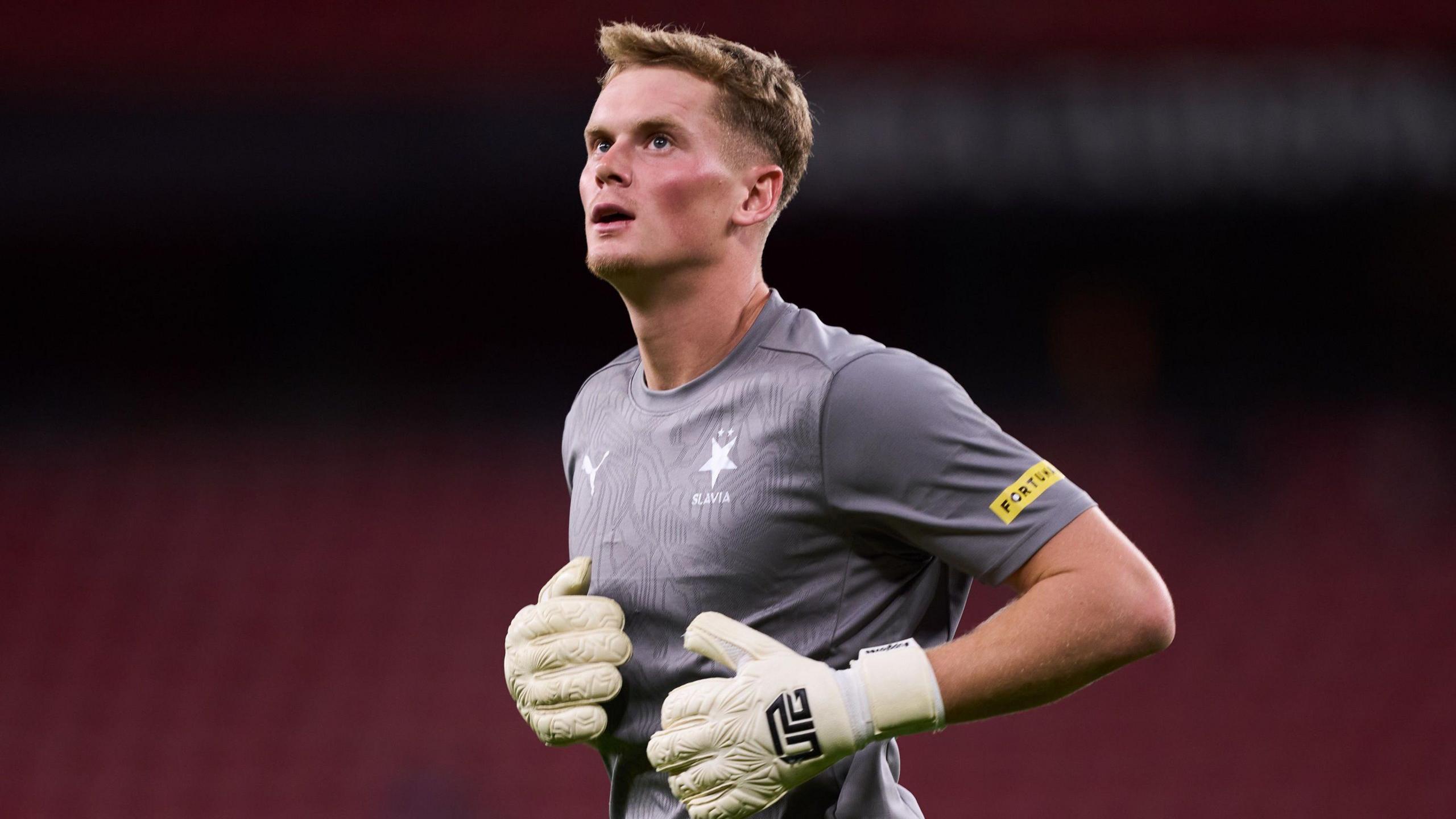 Antonin Kinsky, o novo goleiro do Tottenham Hotspur