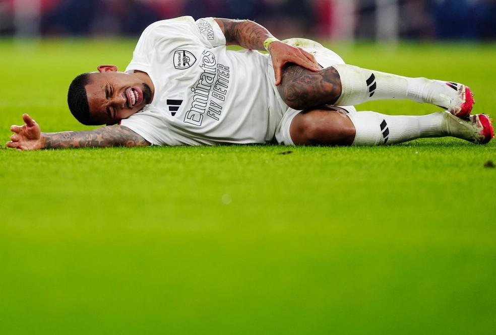 Gabriel Jesus sentiu muitas dores no joelho esquerdo após lesão no jogo contra o Manchester United