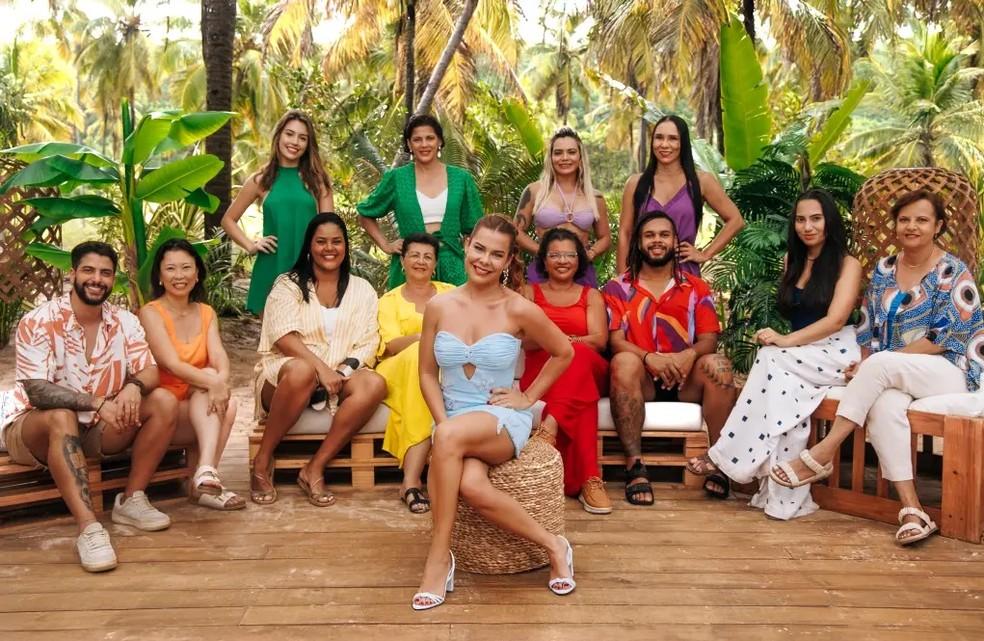 Fernanda Souza com o elenco da segunda temporada do 'Ilhados com a Sogra'